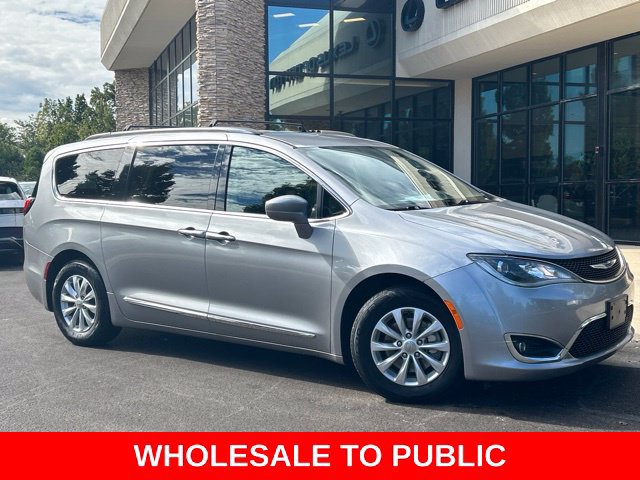 Used 2017 Chrysler Pacifica Touring-L FWD 360° Tour