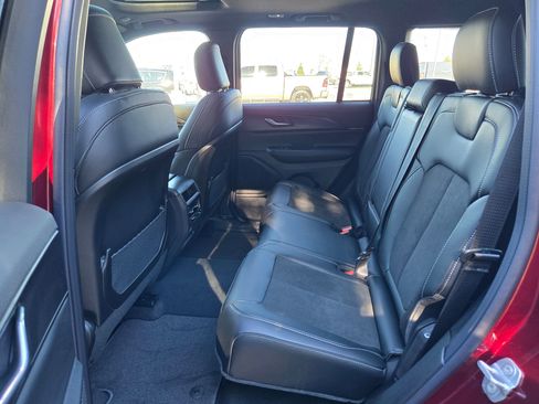 New 2025 Jeep Grand Cherokee Altitude image 26