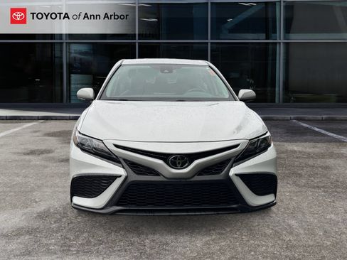 Used 2024 Toyota Camry SE w/ Convenience Package FWD image 12