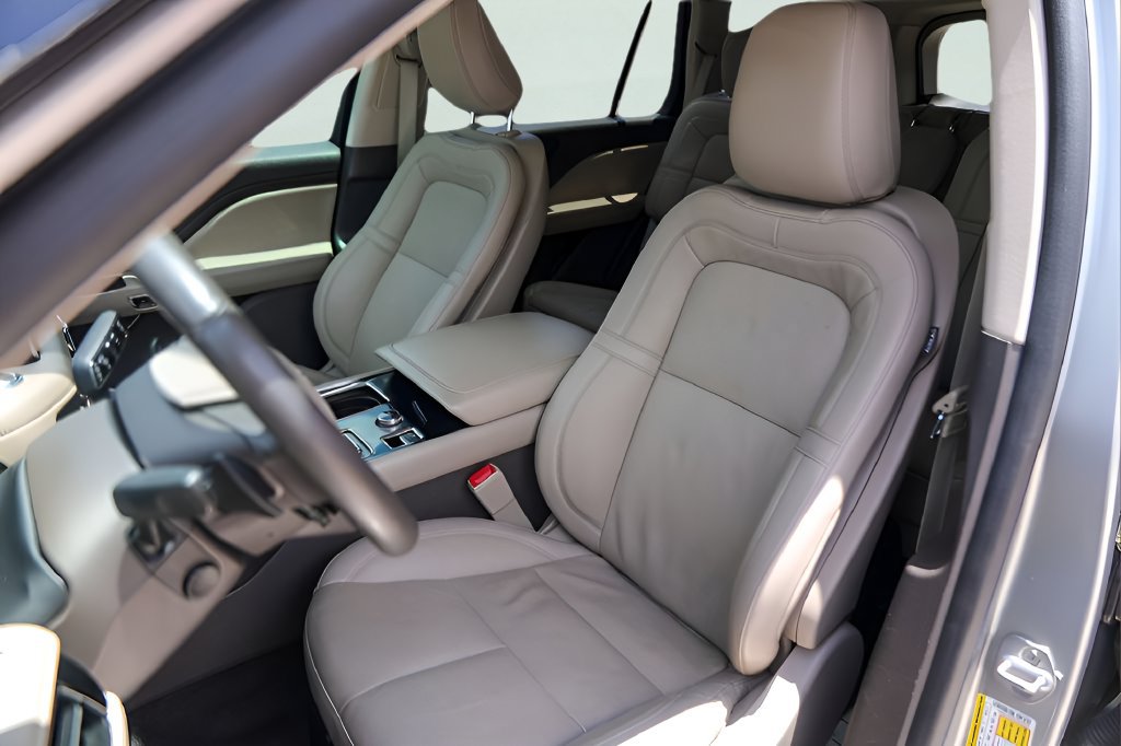 Used 2023 Lincoln Aviator Reserve w/ Equipment Group 201A AWD/4WD image 7
