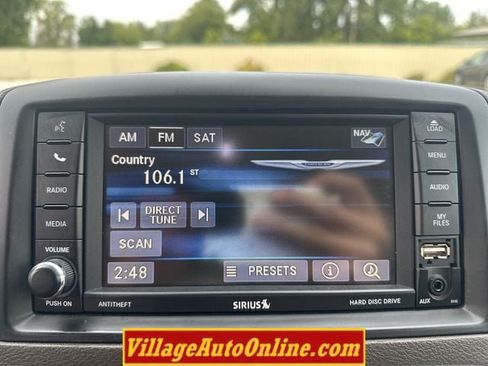 Used 2014 Chrysler Town & Country Touring FWD image 18