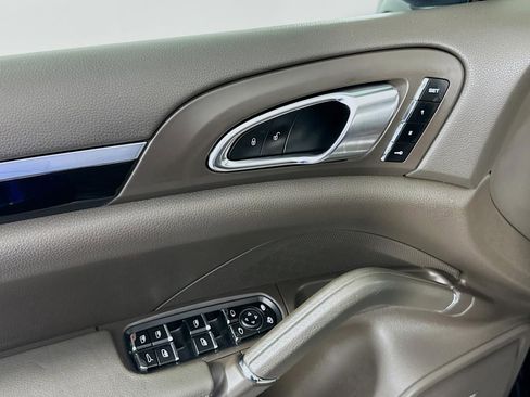 Used 2017 Porsche Cayenne Platinum Edition image 28