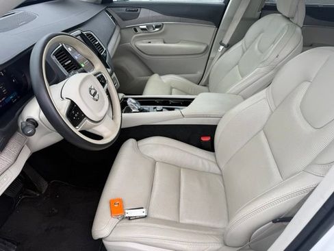 Used 2023 Volvo XC90 T8 Ultimate AWD/4WD image 7