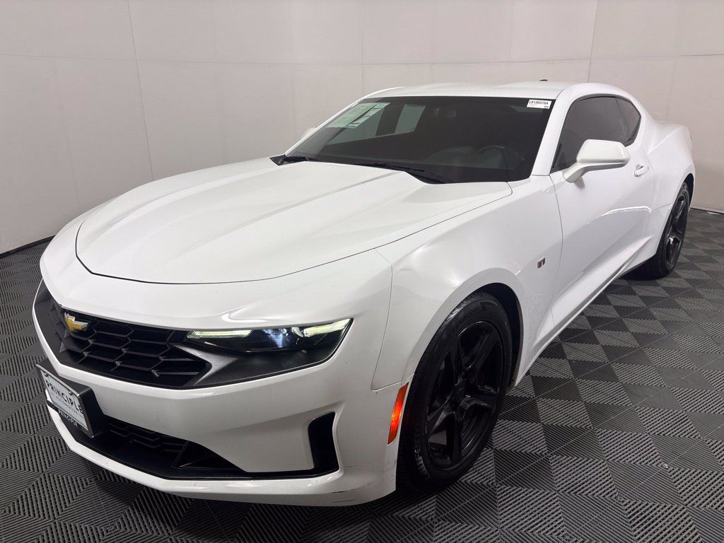 Used 2020 Chevrolet Camaro LT RWD image 2