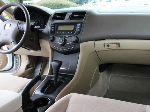 Used 2004 Honda Accord LX image 19
