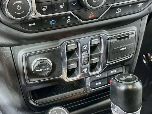 Used 2021 Jeep Wrangler Unlimited Sahara w/ Cold Weather Group AWD/4WD image 31