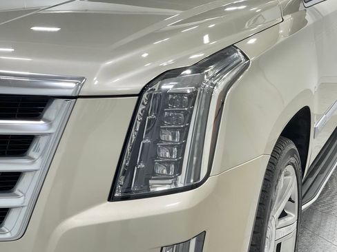 Used 2016 Cadillac Escalade Premium image 35
