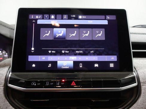 Used 2023 Jeep Compass Latitude AWD/4WD image 29