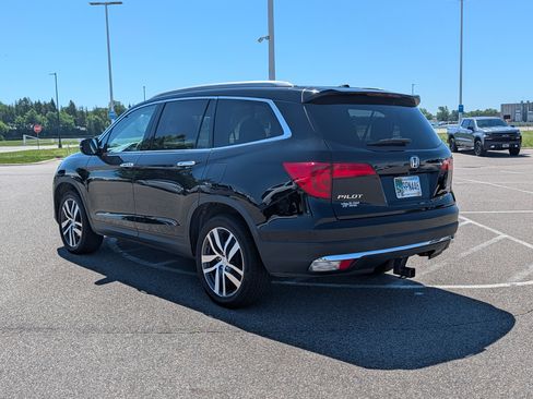 Used 2018 Honda Pilot Touring image 3