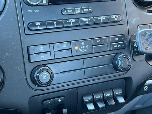 Used 2016 Ford F550 2WD Regular Cab Super Duty image 17