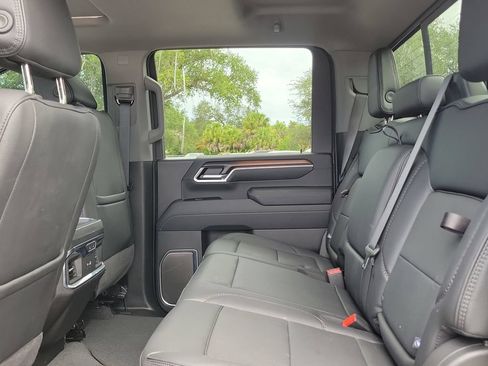 Used 2025 GMC Sierra 3500 Denali w/ Denali Reserve Package AWD/4WD image 13