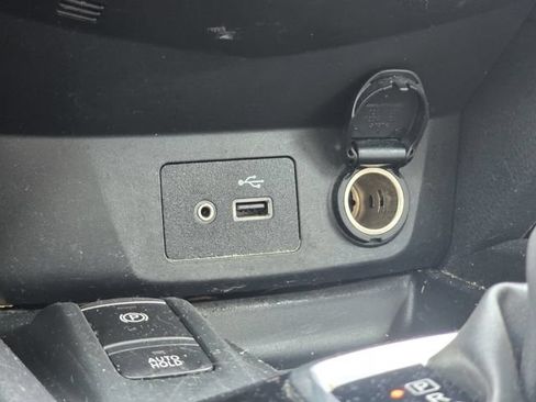 Used 2019 Nissan Rogue SV w/ Premium Package FWD image 9