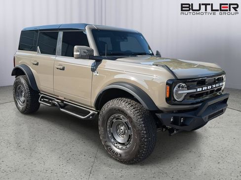 Certified 2025 Ford Bronco Outer Banks w/ Sasquatch Package AWD/4WD image 8