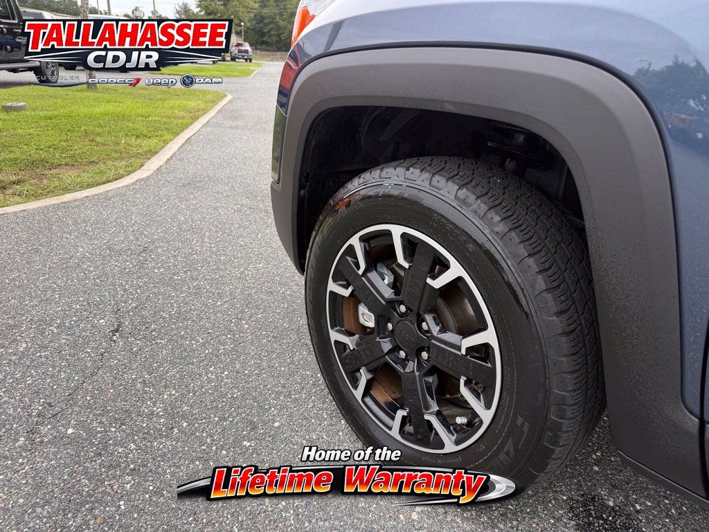 Used 2023 Jeep Renegade Latitude AWD/4WD image 16