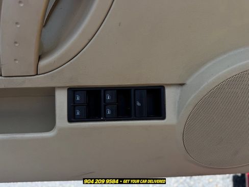 Used 2006 Volkswagen Beetle Convertible w/ Package 1 FWD image 21
