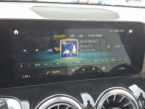 Certified 2022 Mercedes-Benz GLB 250 4MATIC image 18