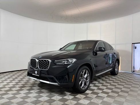 Used 2023 BMW X4 xDrive30i w/ Premium Package AWD/4WD image 3