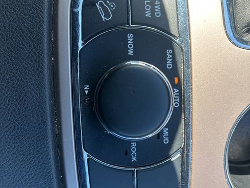 Used 2017 Jeep Grand Cherokee Limited image 22