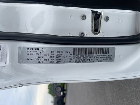 Used 2019 Jeep Cherokee Limited w/ Luxury Group AWD/4WD image 33