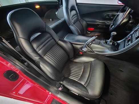 Used 2003 Chevrolet Corvette Coupe w/ Preferred Equipment Group RWD image 16