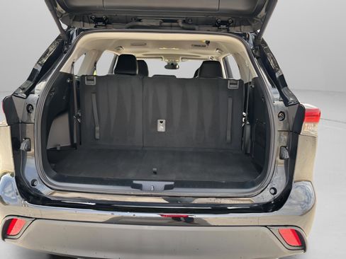 Certified 2024 Toyota Highlander XLE image 28