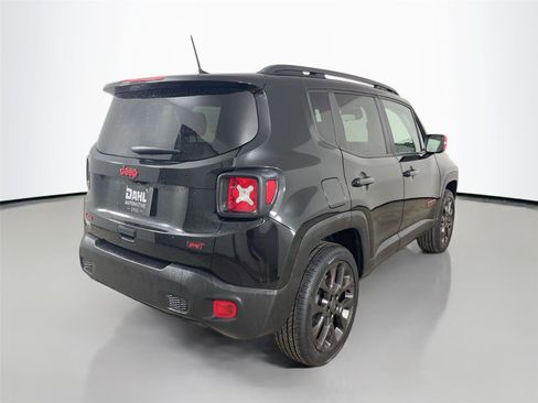 Used 2023 Jeep Renegade Latitude AWD/4WD image 13