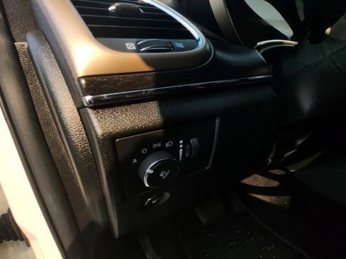 Used 2014 Jeep Grand Cherokee Limited w/ Luxury Group II AWD/4WD image 11