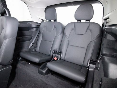 Certified 2025 Volvo XC90 B6 Plus w/ Protection Package Premier image 32