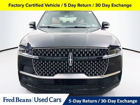 Used 2025 Lincoln Navigator Reserve AWD/4WD image 2