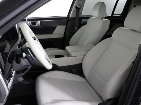 Certified 2025 Hyundai Santa Fe SE FWD image 21