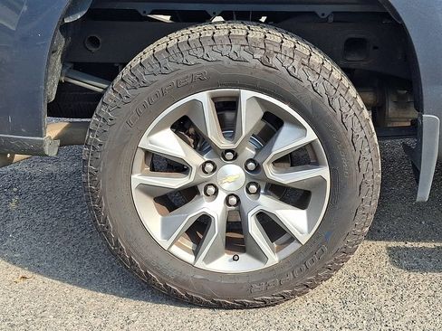 Used 2022 Chevrolet Silverado 1500 LT AWD/4WD image 30
