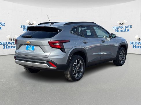 Used 2024 Chevrolet Trax LT w/ Driver Confidence Package image 8