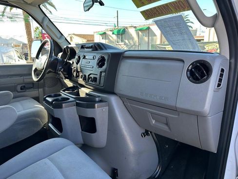 Used 2019 Ford E-450 and Econoline 450 Super Duty w/ Power Windows & Locks Group image 32