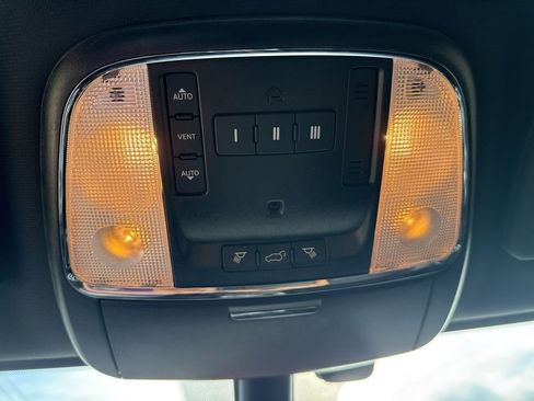 Used 2020 Jeep Grand Cherokee Altitude image 14