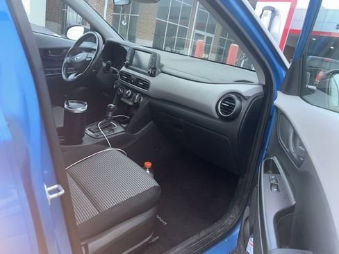 Used 2020 Hyundai Kona SEL image 2