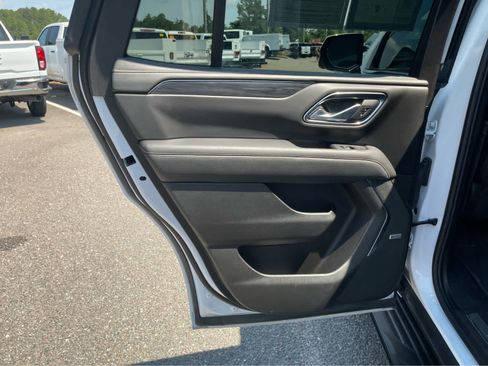 Used 2023 GMC Yukon SLT w/ SLT Premium Package AWD/4WD image 19