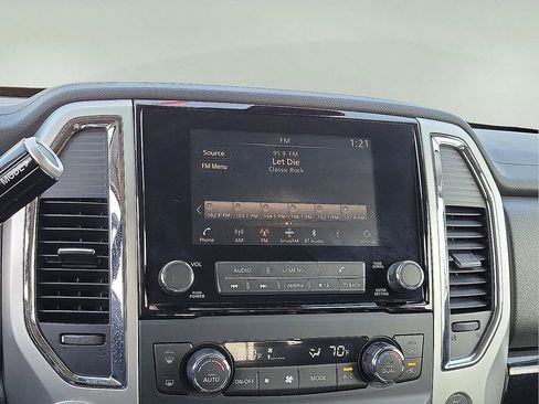 Used 2024 Nissan Titan SV w/ SV Convenience Package image 15