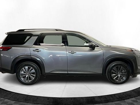 Certified 2025 Nissan Pathfinder SV image 6