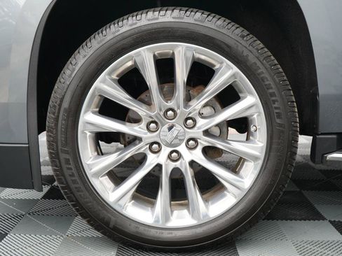 Used 2019 Cadillac Escalade ESV Luxury AWD/4WD image 37