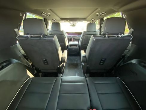 Used 2025 Cadillac Escalade Sport w/ Touring Package AWD/4WD image 18