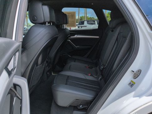 Used 2020 Audi Q5 2.0T Premium w/ Titanium Sport Package AWD/4WD image 14
