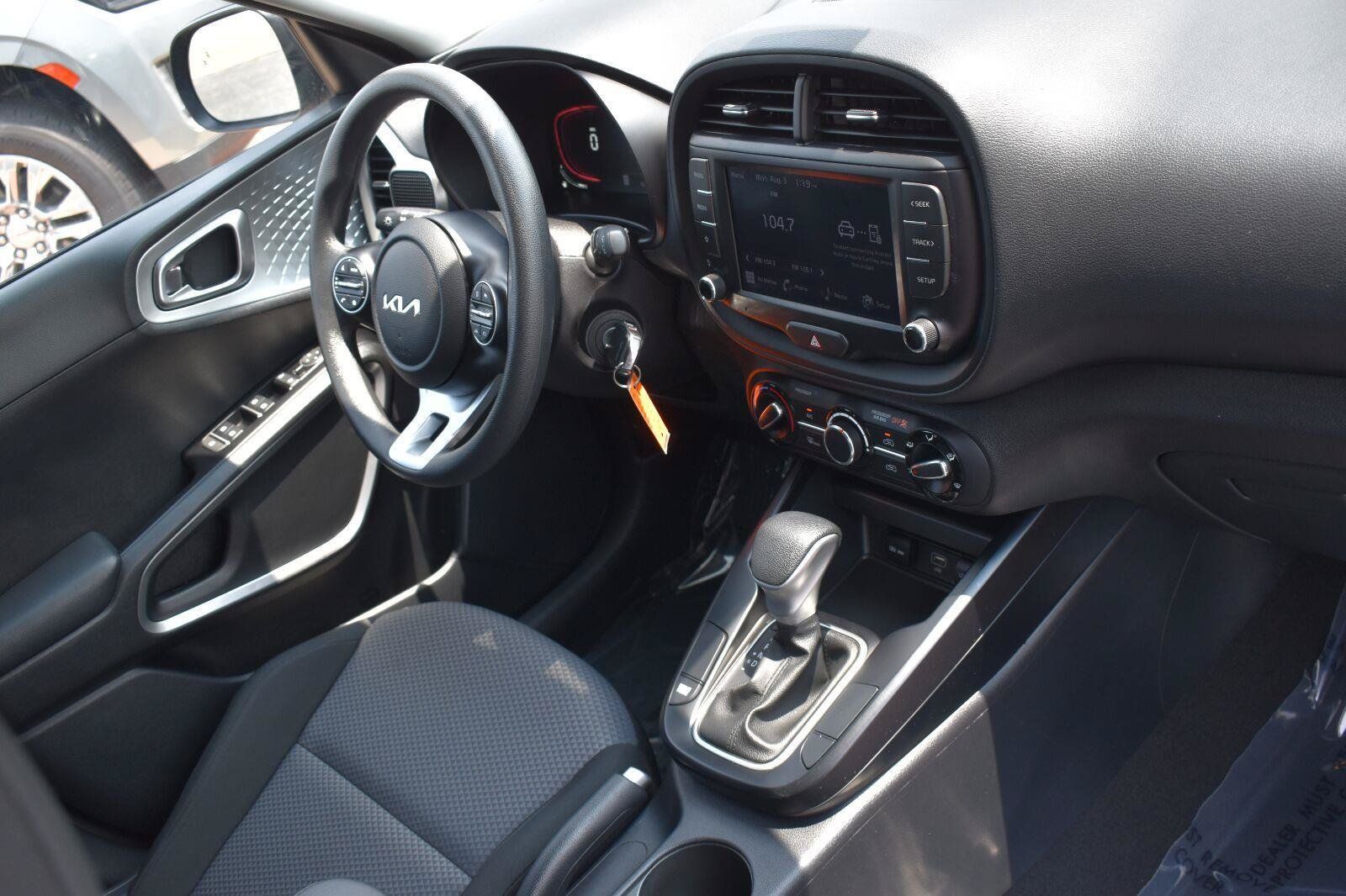 Used 2024 Kia Soul LX w/ Option Group 015 FWD image 13