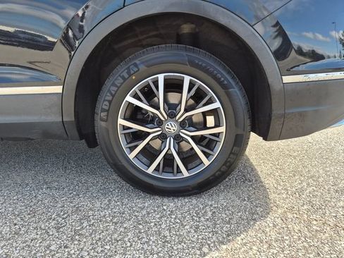 Used 2020 Volkswagen Tiguan SE FWD image 10