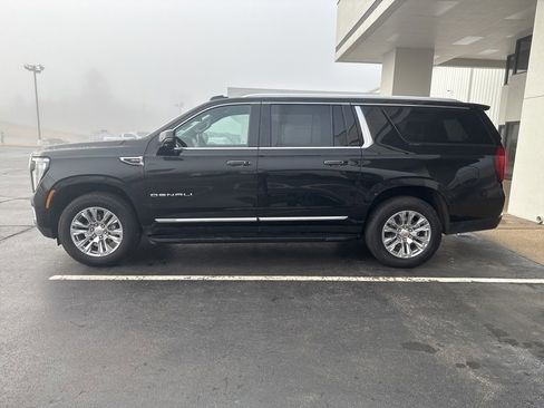 Used 2025 GMC Yukon XL Denali image 2