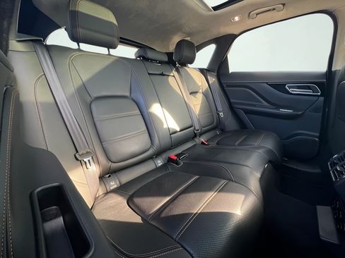 Used 2019 Jaguar F-PACE Prestige AWD/4WD image 21