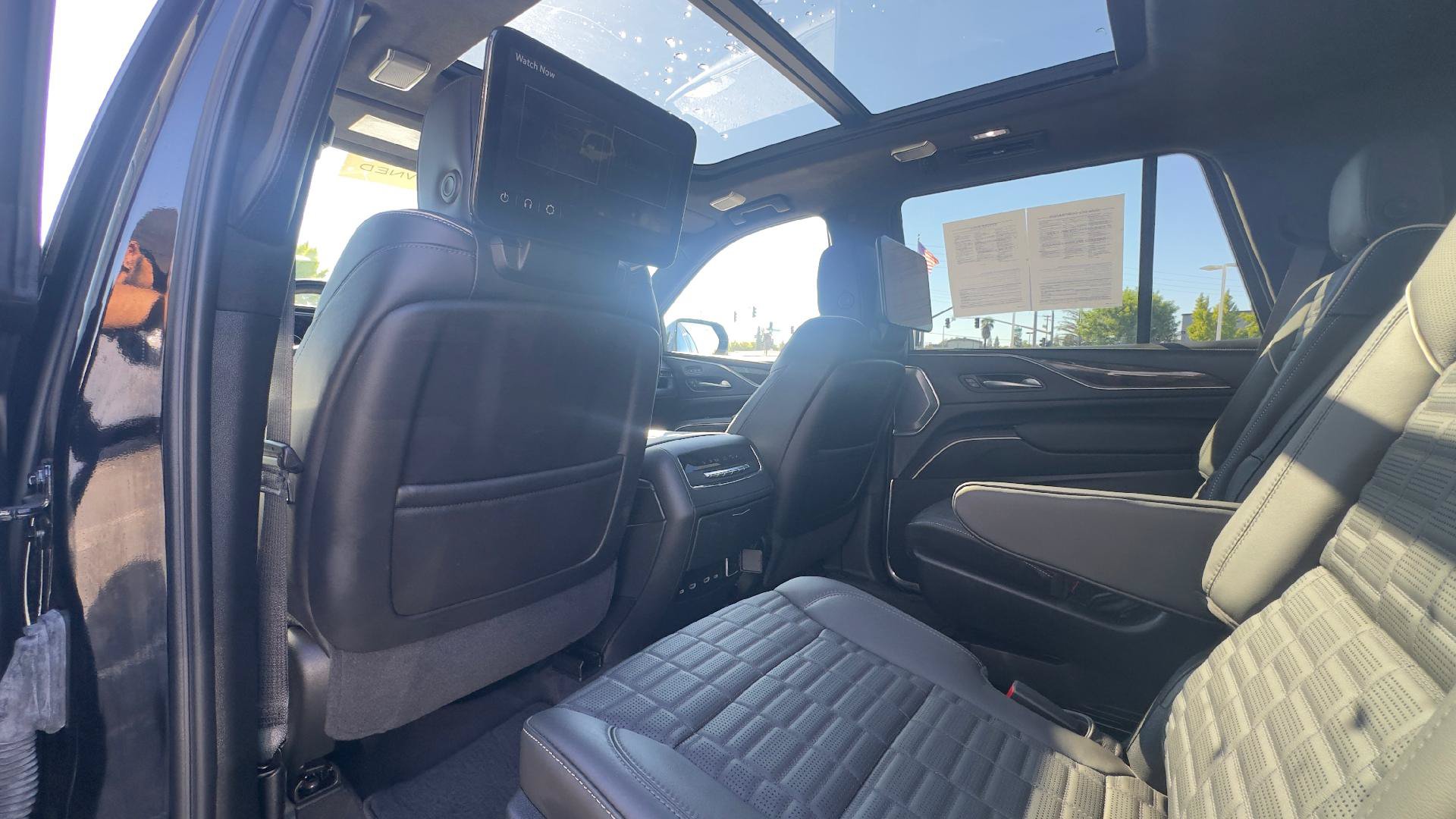 Certified 2024 Cadillac Escalade Premium Luxury Platinum AWD/4WD image 10