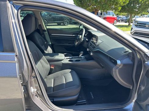 Used 2022 Nissan Altima 2.5 SV image 34