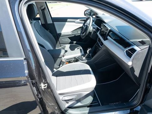 New 2026 Volkswagen Taos SE FWD image 41