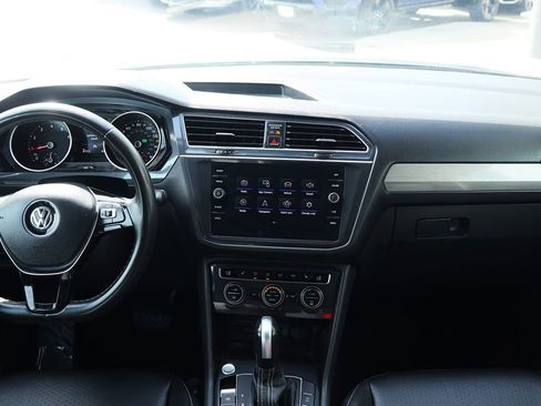 Used 2021 Volkswagen Tiguan SE image 34