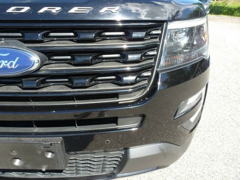 Used 2017 Ford Explorer Sport AWD/4WD image 3